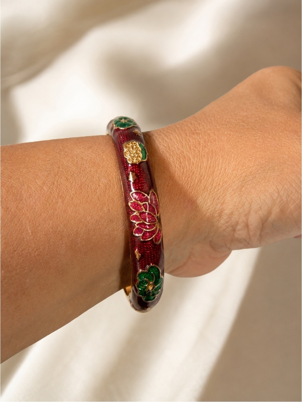 Jiu Long Xing Bengal Red Cloisonne Enamel Lotus Floral Hinged Bangle Bracelet